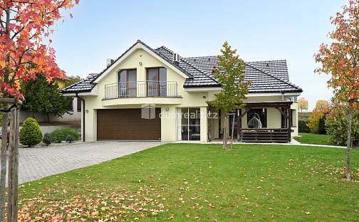 Prodej domu 261 m² s pozemkem 1 081 m², K úvozu, Praha 5 - Lochkov