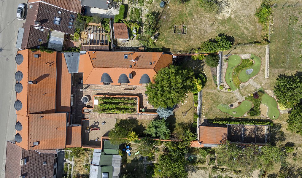 Prodej ubytovacího objektu 1 000 m², Hustopeče – náhled fotky 6