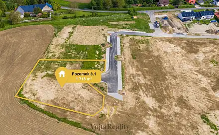 Prodej stavebního pozemku 1 718 m², Komárov, okres Olomouc