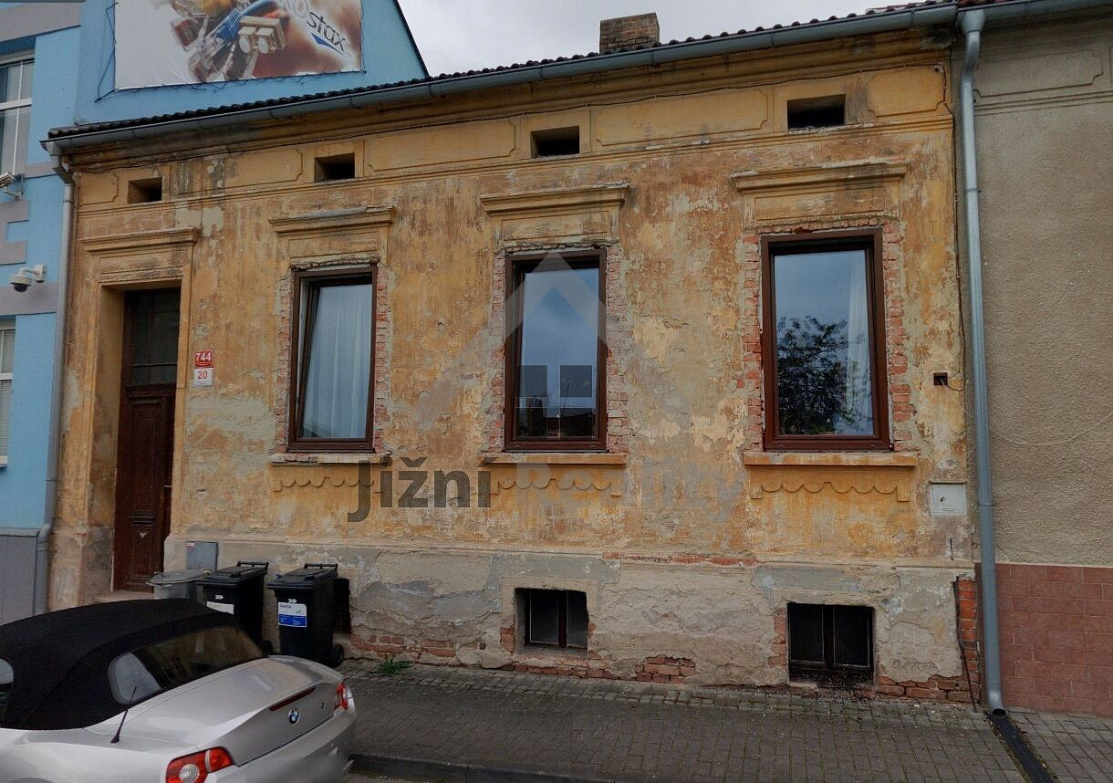Prodej domu 200 m² s pozemkem 242 m² – fotografie 2