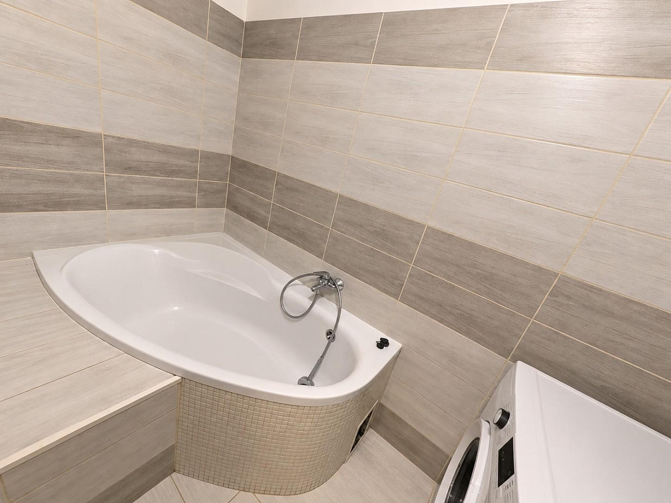 Pronájem bytu 2+kk 59 m² – fotografie 3
