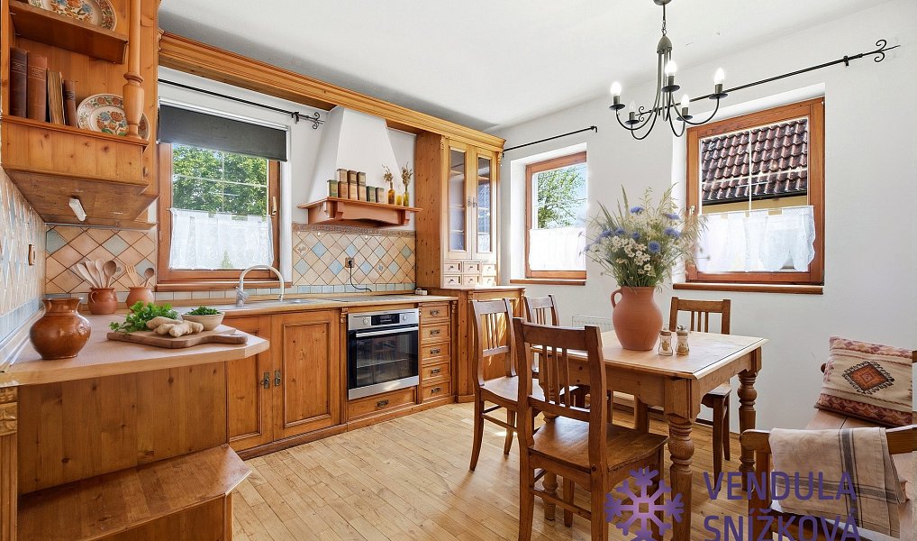 Prodej domu 180 m² s pozemkem 889 m², Bělá pod Bezdězem – náhled fotky 3