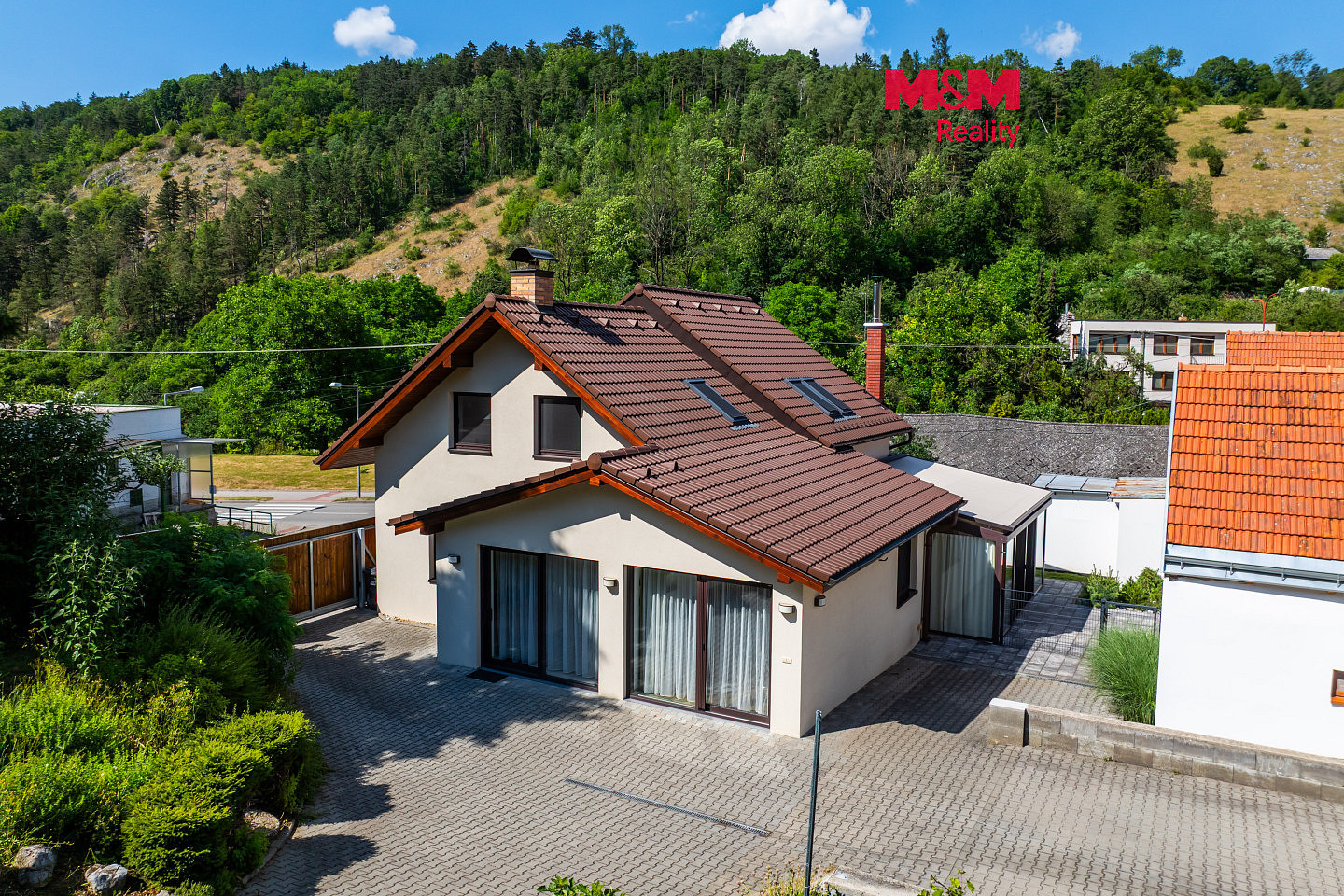 Prodej domu 275 m² s pozemkem 3 832 m²