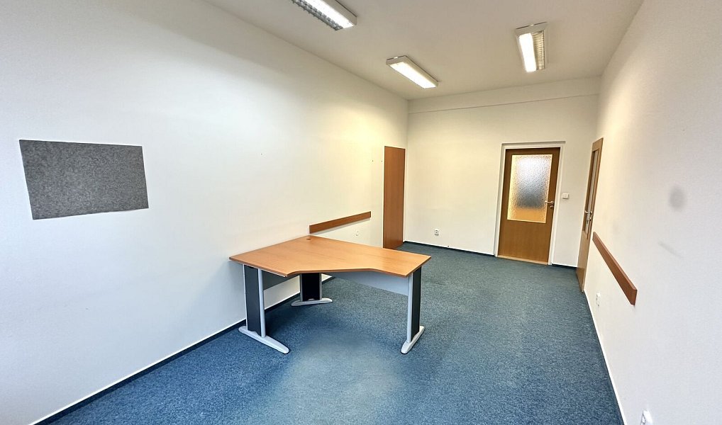 Pronájem kanceláře 22 m², Vsetín – náhled fotky 3