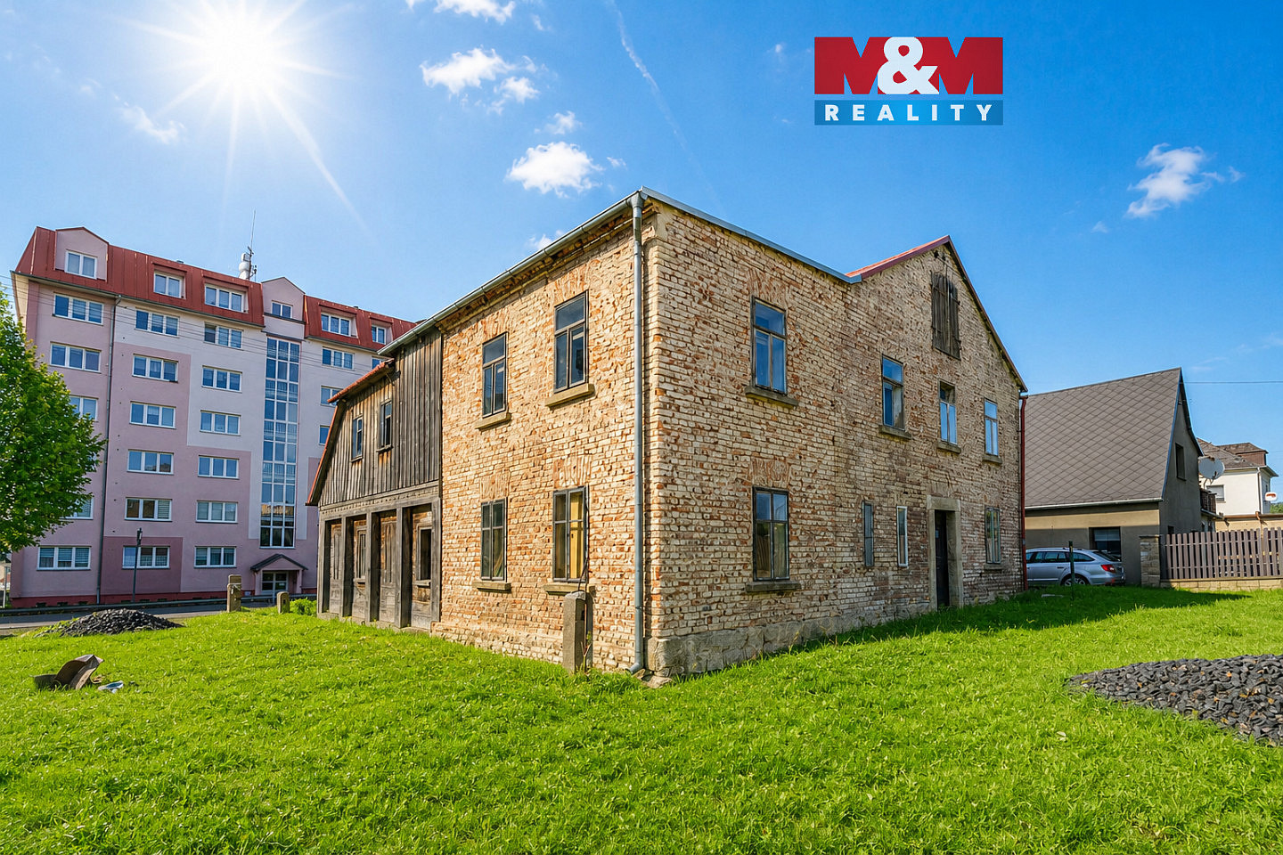 Prodej domu 200 m² s pozemkem 1 221 m²