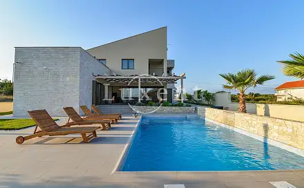 Prodej domu 343 m² s pozemkem 4 225 m², Zadar, Chorvatsko