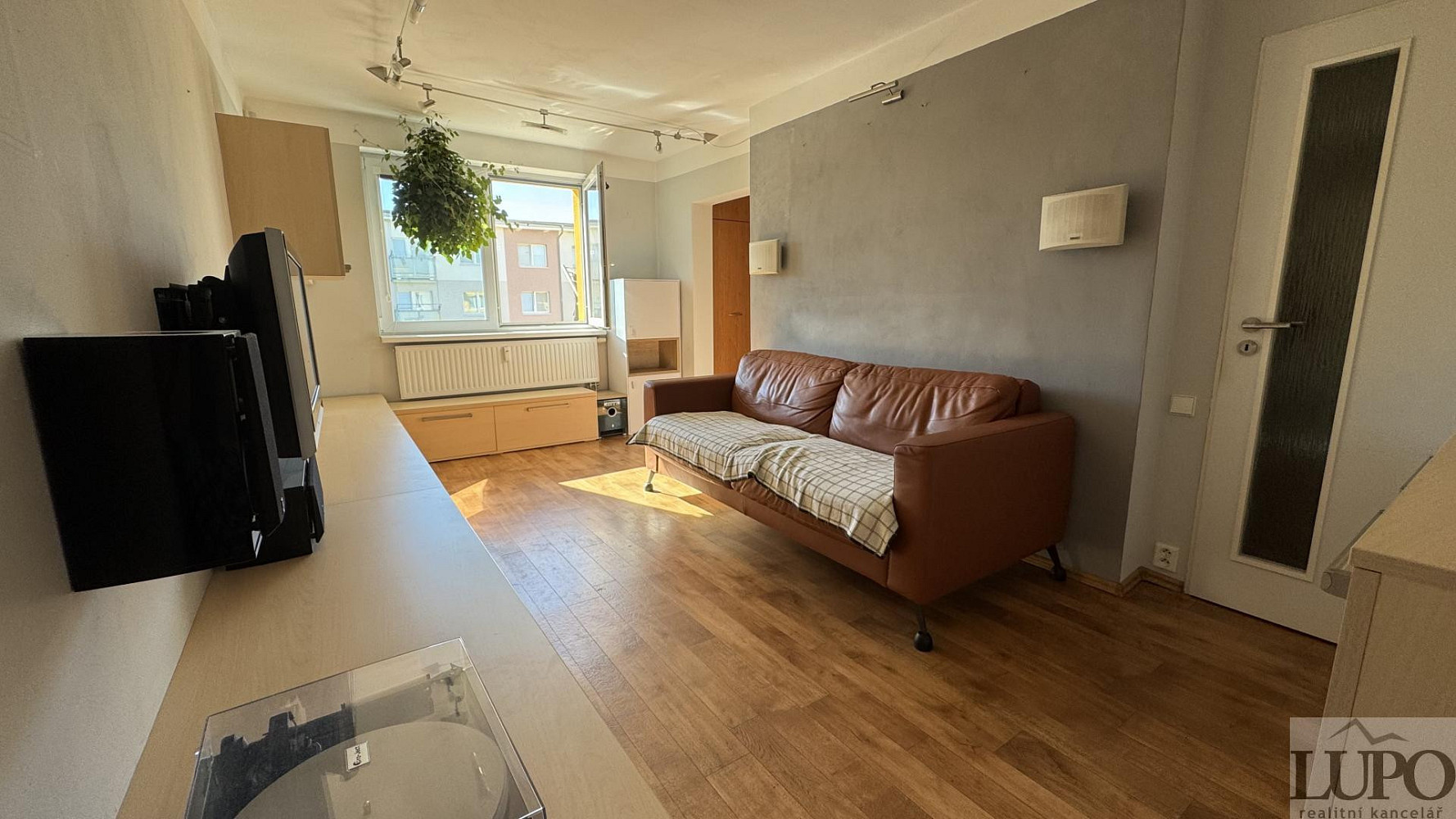 Prodej bytu 2+1 50 m² – fotografie 2