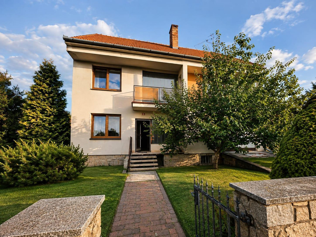 Prodej domu 240 m² s pozemkem 1 150 m² – fotografie 2