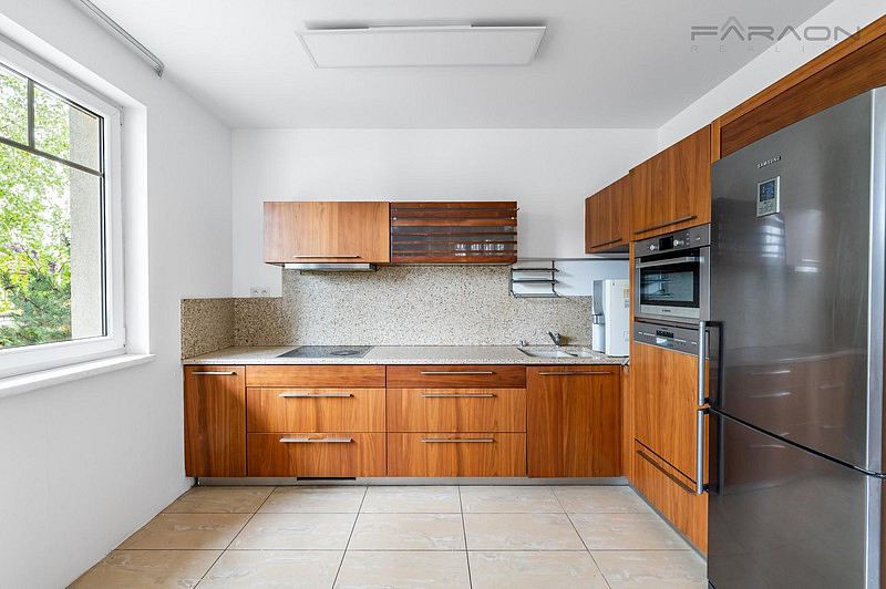 Pronájem domu 195 m² s pozemkem 612 m² – fotografie 5