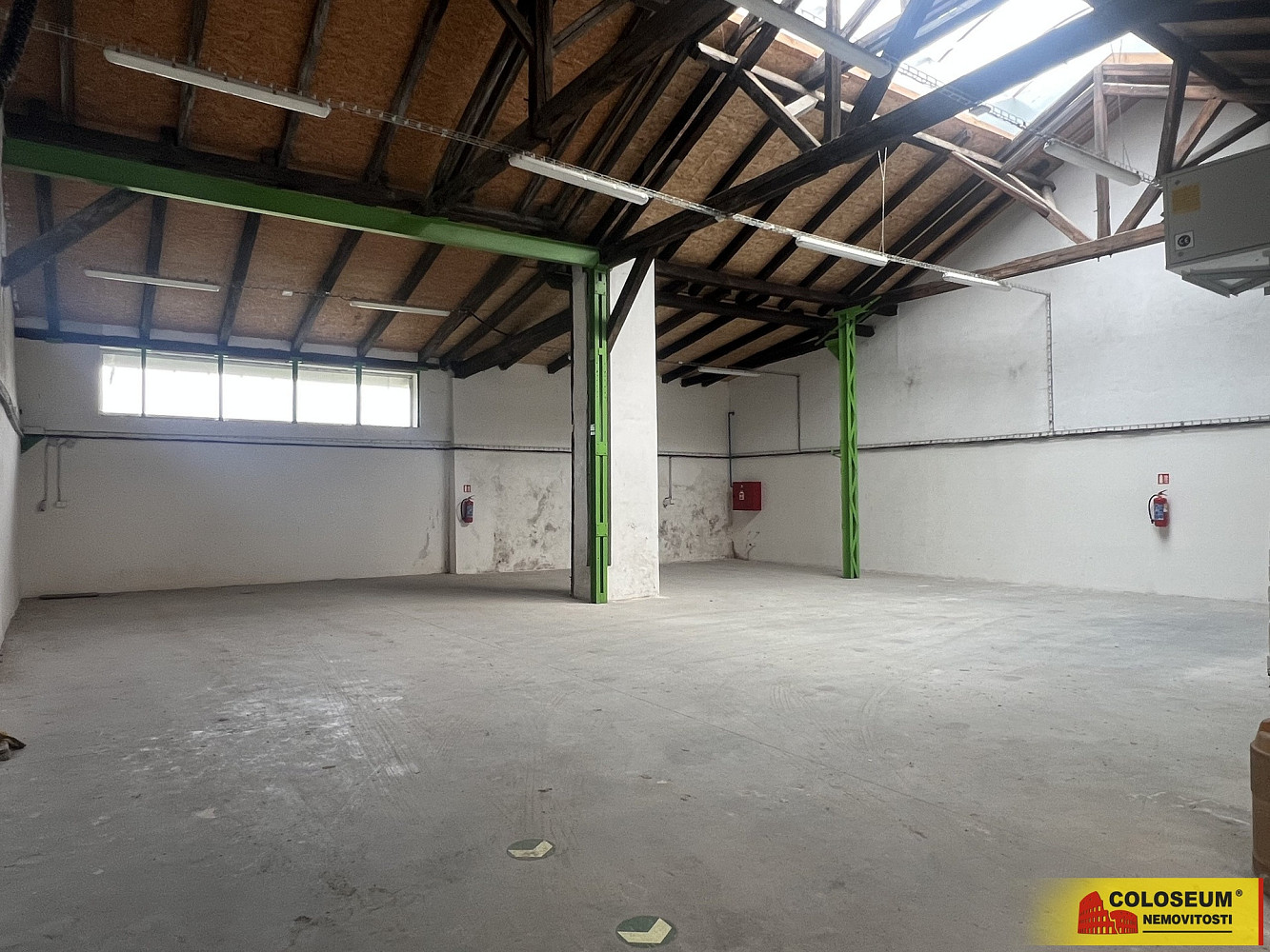 Pronájem skladovacích prostor 180 m²