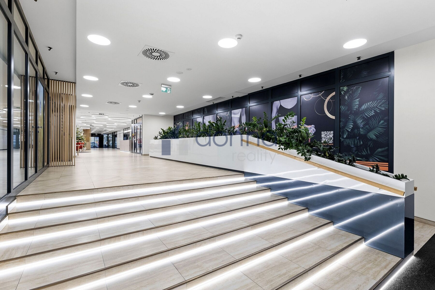 Pronájem obchodních prostor 82 m² – fotografie 3