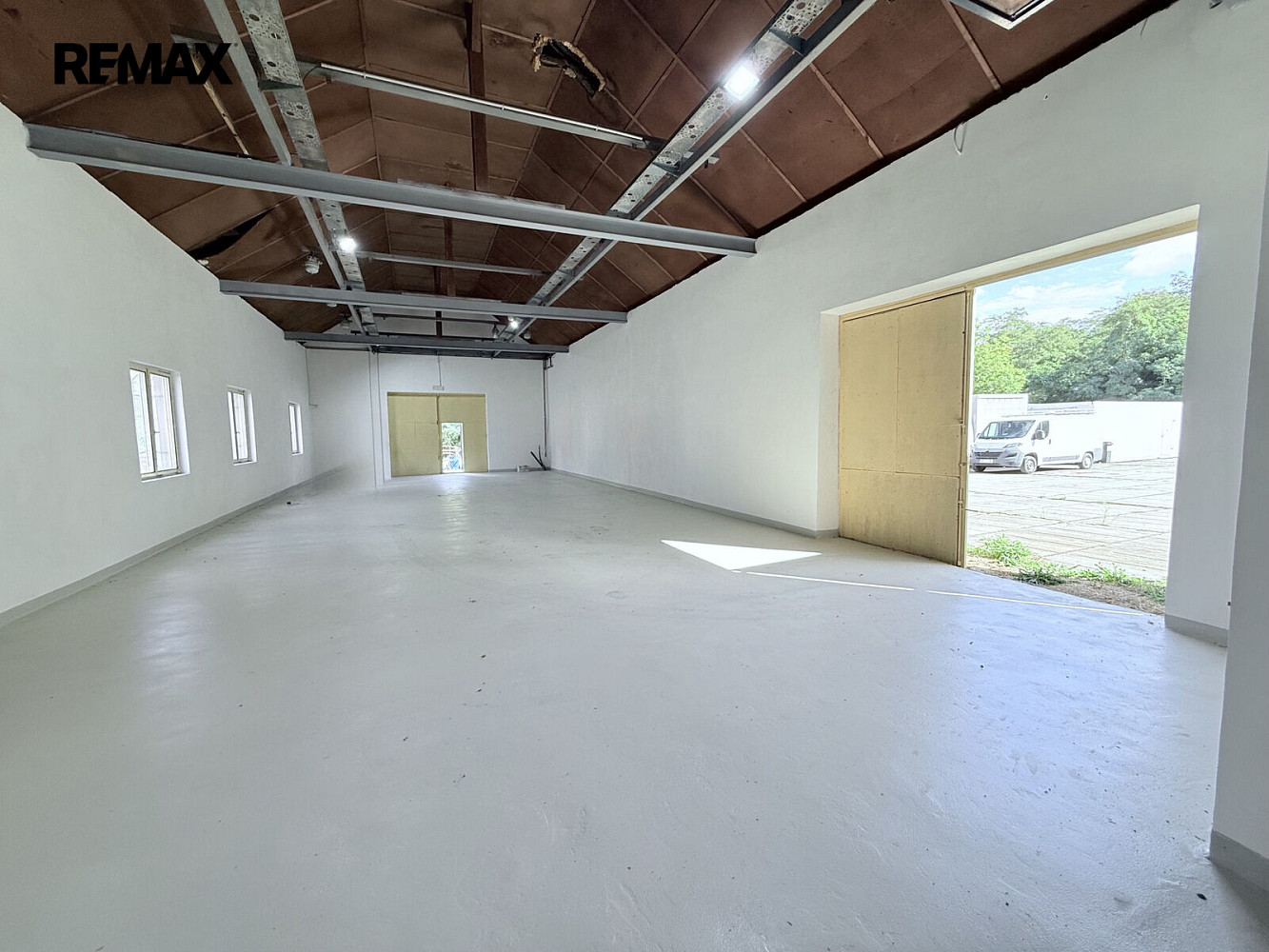 Pronájem skladovacích prostor 300 m² – fotografie 4