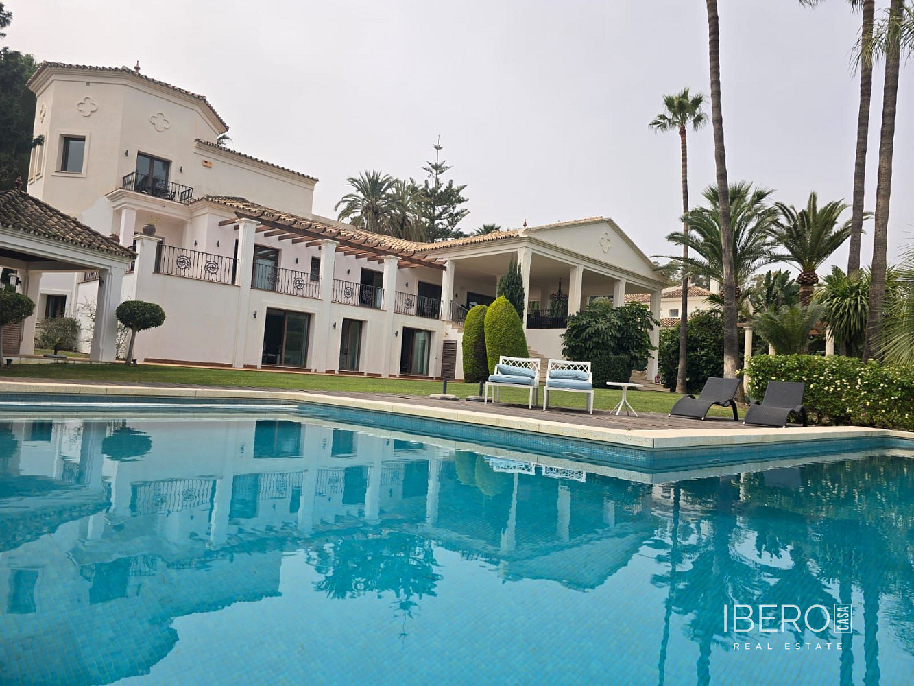 Prodej domu 880 m² s pozemkem 1 783 m²