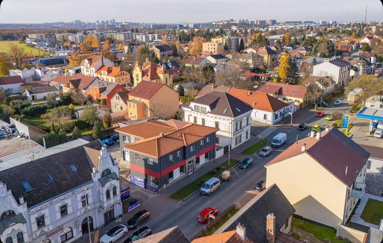 Pronájem obchodních prostor 1 000 m² — photo 2