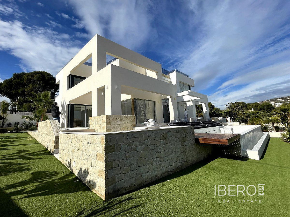Prodej domu 700 m² s pozemkem 1 375 m² — photo 2