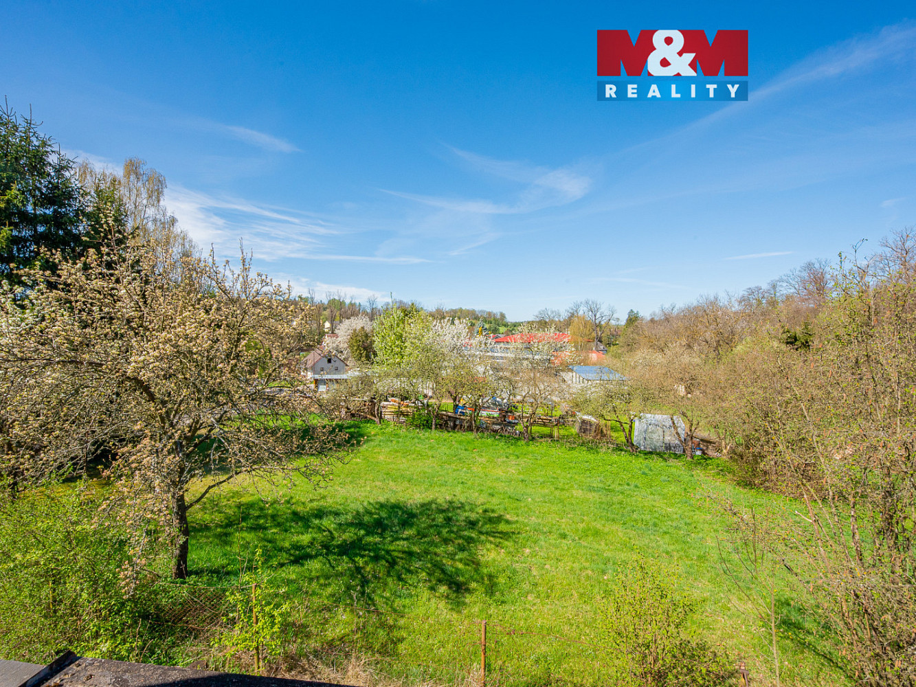 Prodej stavebního pozemku 1 275 m²