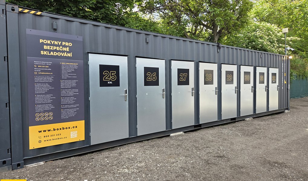 Samoobslužné skladovací boxy, ul. Hladíkova/Charbulova, Brno - Černovice, Brno – fotka 1 z 12