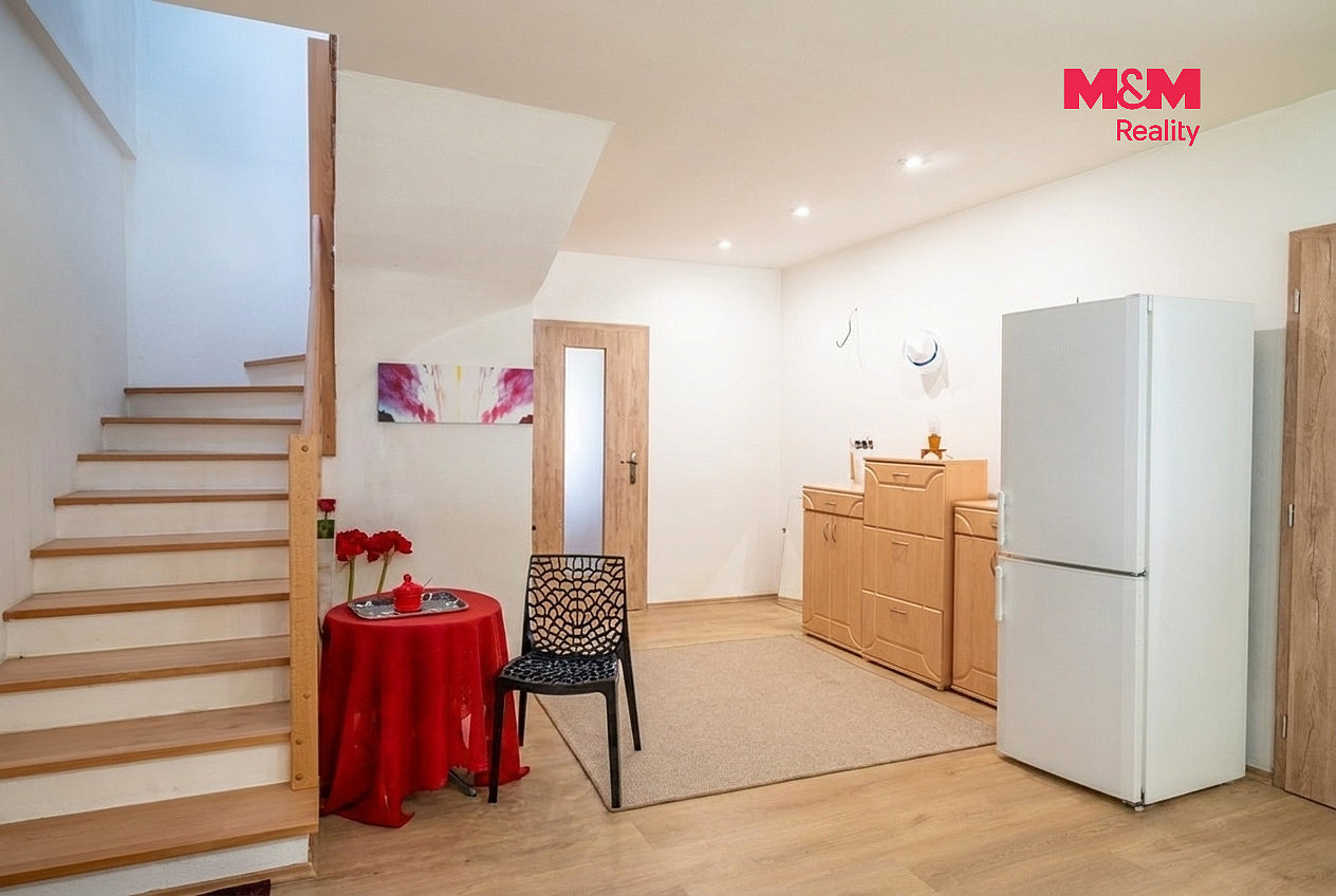 Prodej domu 187 m² s pozemkem 1 270 m² — photo 2