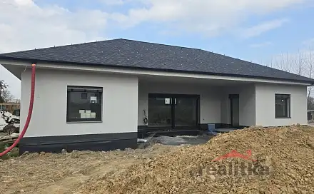 Prodej domu 110 m² s pozemkem 831 m², U Tratě, Opava - Komárov