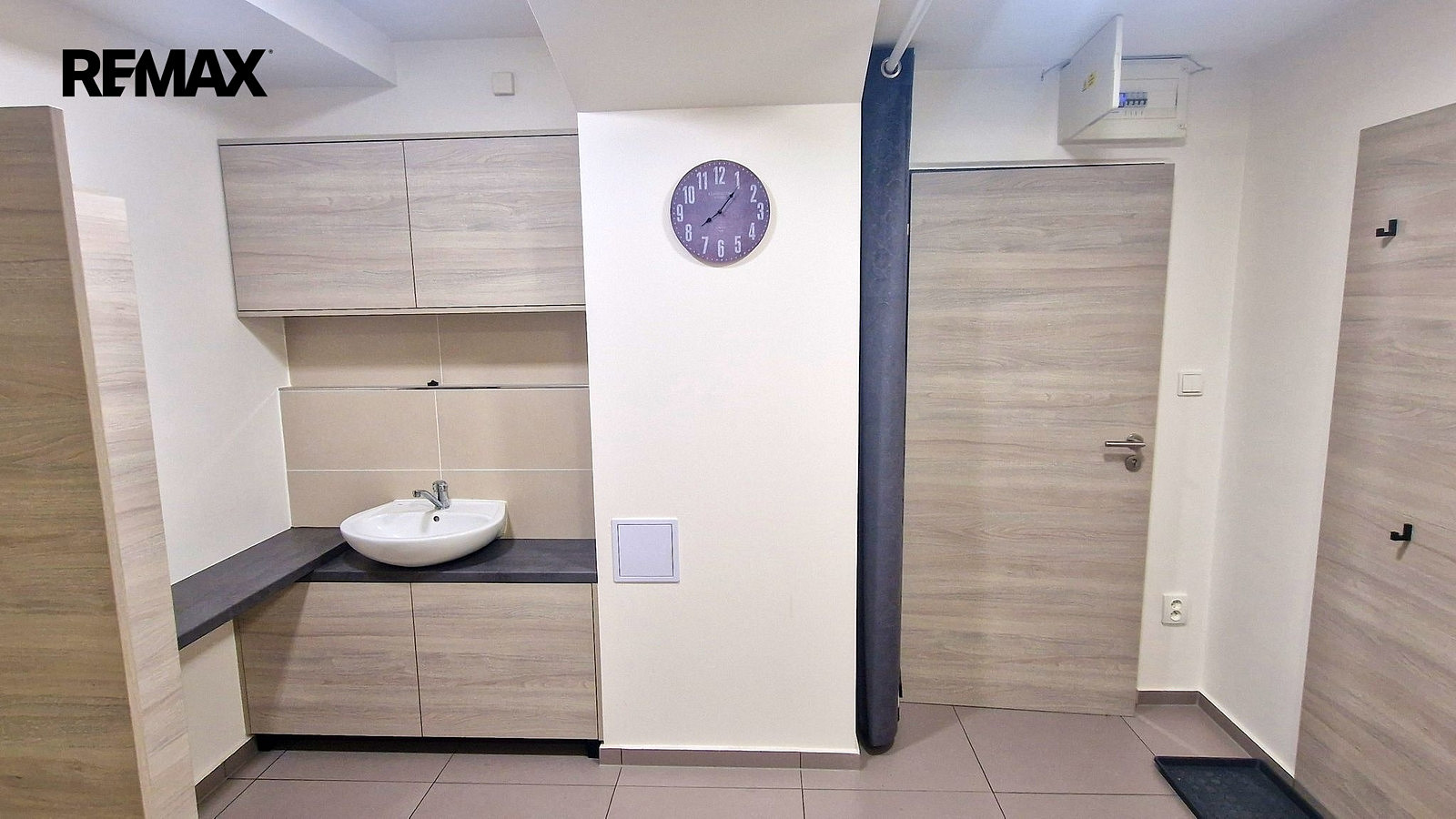 Pronájem obchodních prostor 16 m² — photo 4