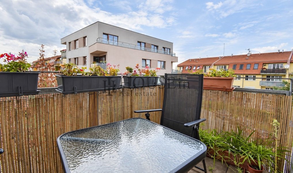 Pronájem bytu 2+kk 62 m², Praha – náhled fotky 2