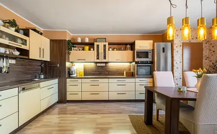 Prodej bytu 3+1 89 m², Nádražní, Ostrov, okres Karlovy Vary