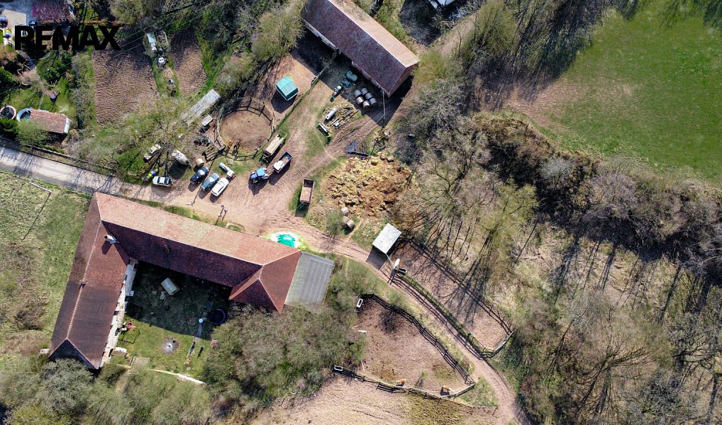 Prodej zemědělského objektu 951 m², Hluboké Dvory – náhled fotky 21