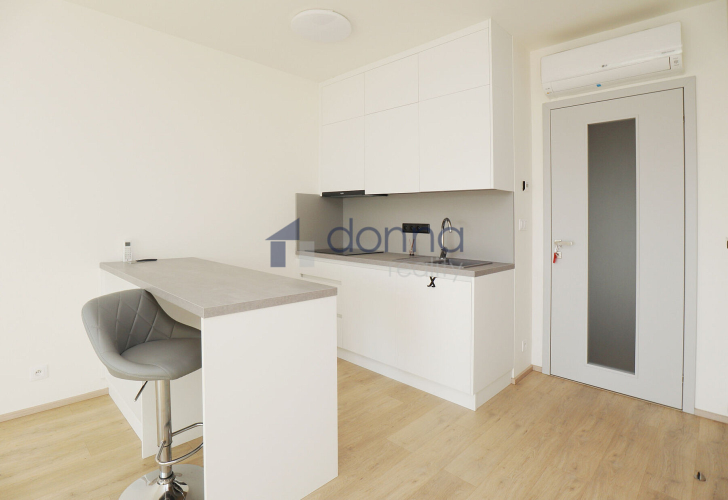Pronájem bytu 1+kk 39 m² – fotografie 4