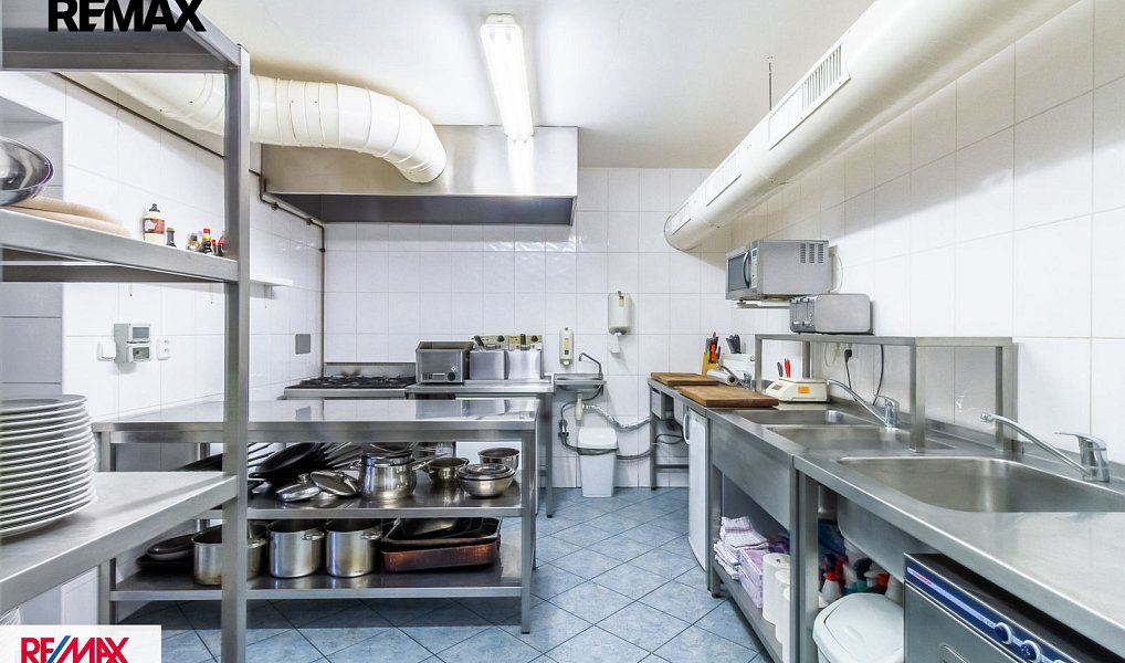 Prodej ubytovacího objektu 550 m², Rakovník – náhled fotky 2