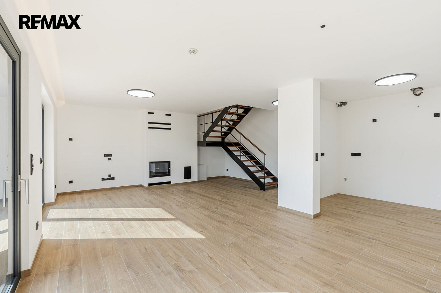 Prodej domu 144 m² s pozemkem 470 m² – fotografie 2