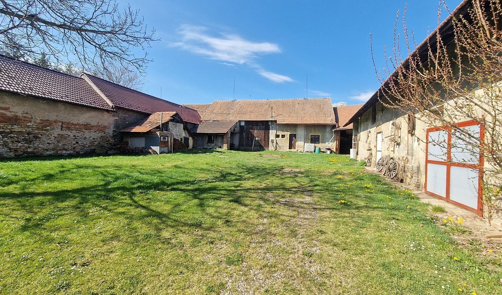 Prodej domu 300 m² s pozemkem 2 907 m², Hostomice – náhled fotky 22