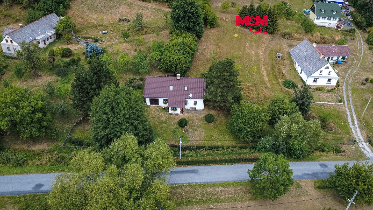 Prodej domu 210 m² s pozemkem 1 000 m²