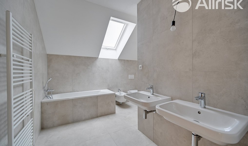 Prodej domu 220 m² s pozemkem 600 m², Březina – náhled fotky 18