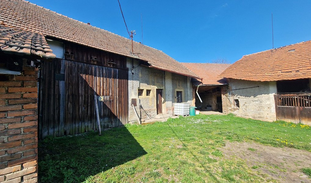 Prodej domu 300 m² s pozemkem 2 907 m², Hostomice – náhled fotky 24