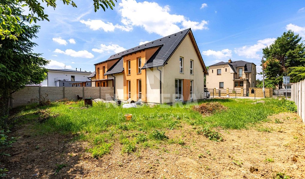 Prodej domu 130 m² s pozemkem 482 m², Jesenice – náhled fotky 2