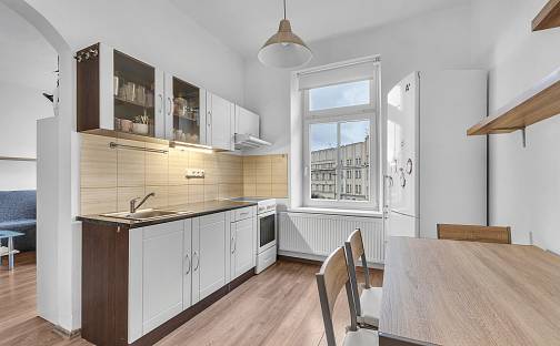 Pronájem bytu 2+1 50 m², Masarykovo náměstí, Hradec Králové