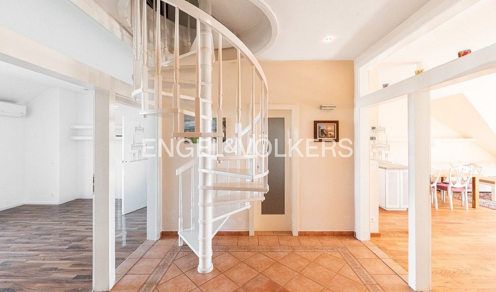 Pronájem bytu 4+kk 150 m², Praha – náhled fotky 11