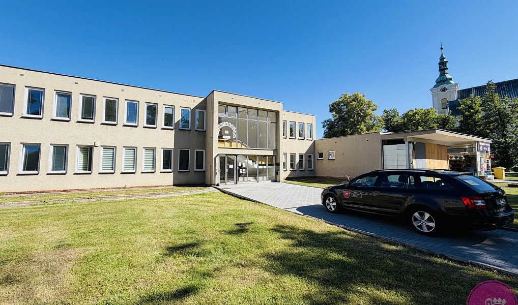 Pronájem kanceláře 110 m², Dolany – fotka 1 z 12