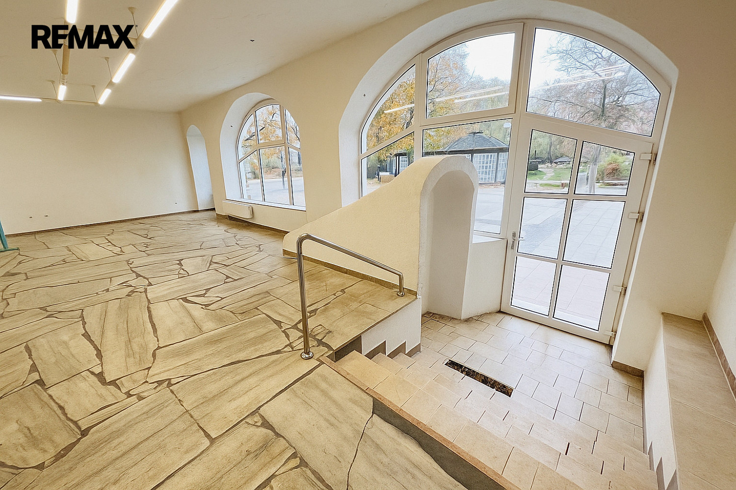 Pronájem obchodních prostor 55 m² – pohled 3