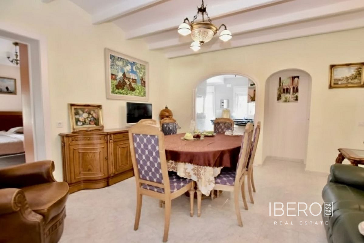Prodej domu 314 m² s pozemkem 1 400 m² - View 4