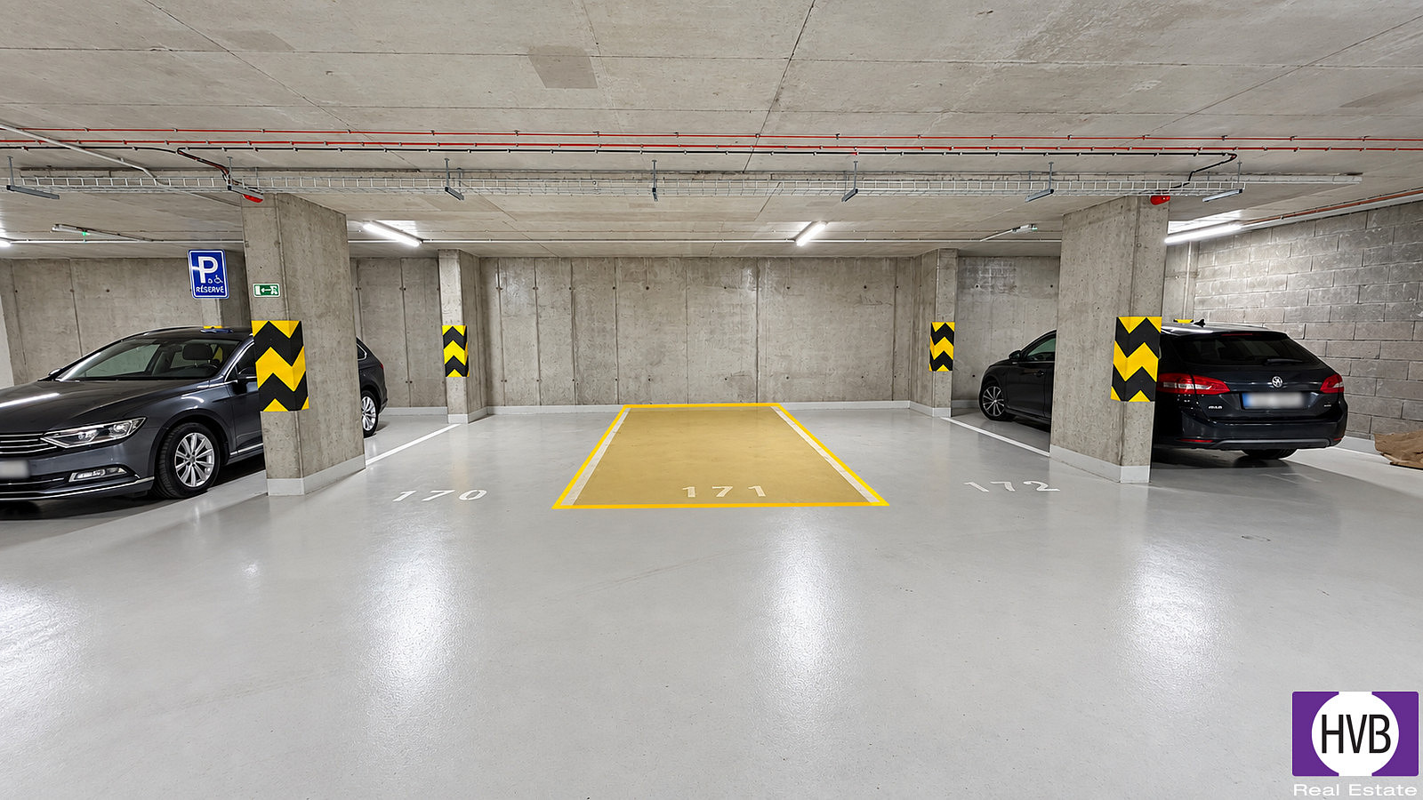 Prodej garážového stání 12 m2, OV, ulice Vyletalova, Praha 9 - Letňany