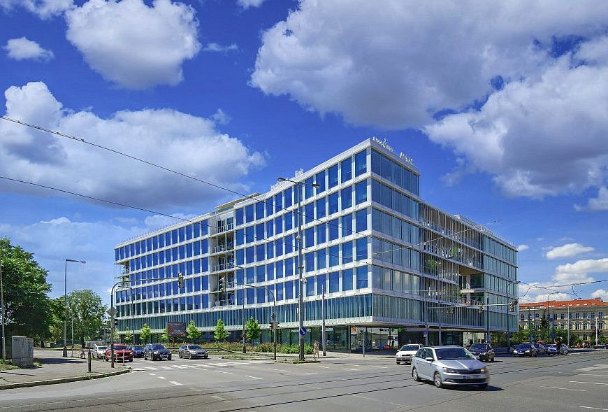 Pronájem kanceláře 648 m²