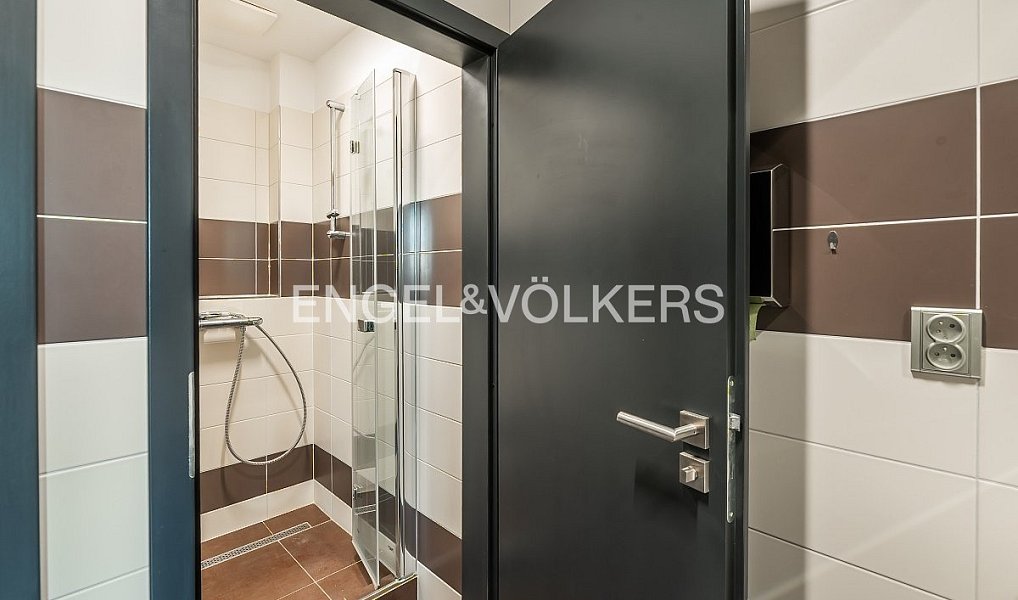 Pronájem kanceláře 254 m², Jesenice – náhled fotky 4