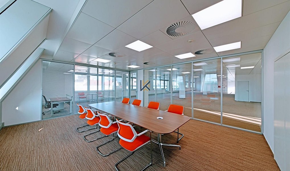 Pronájem kanceláře 381 m², Praha – náhled fotky 4