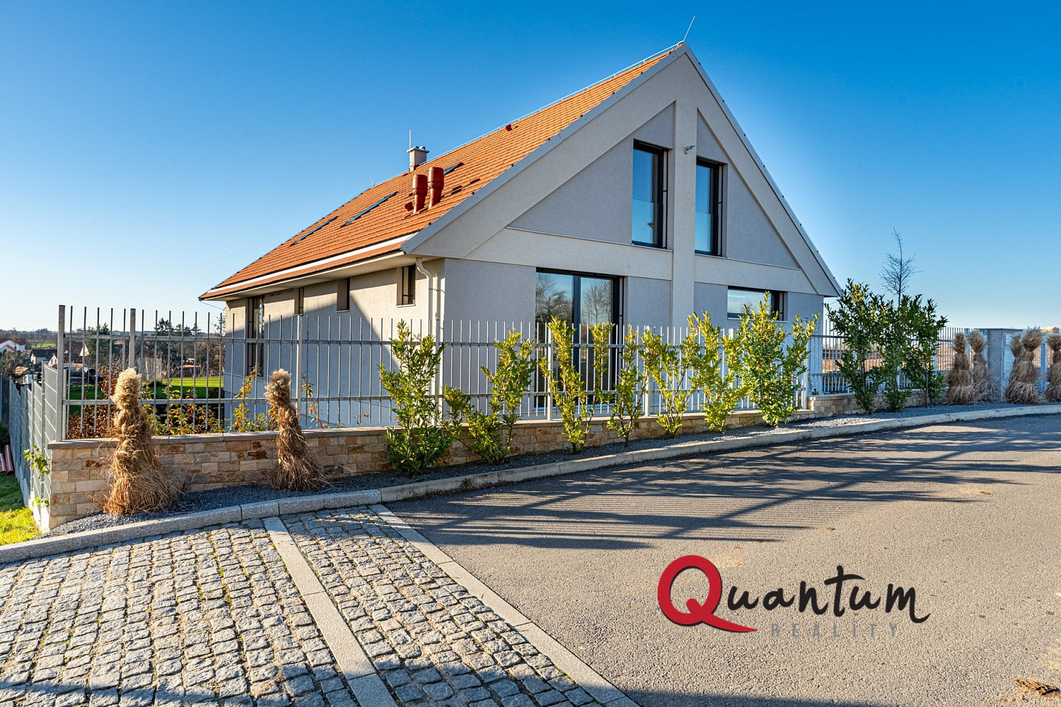 Prodej domu 390 m² s pozemkem 1 421 m²