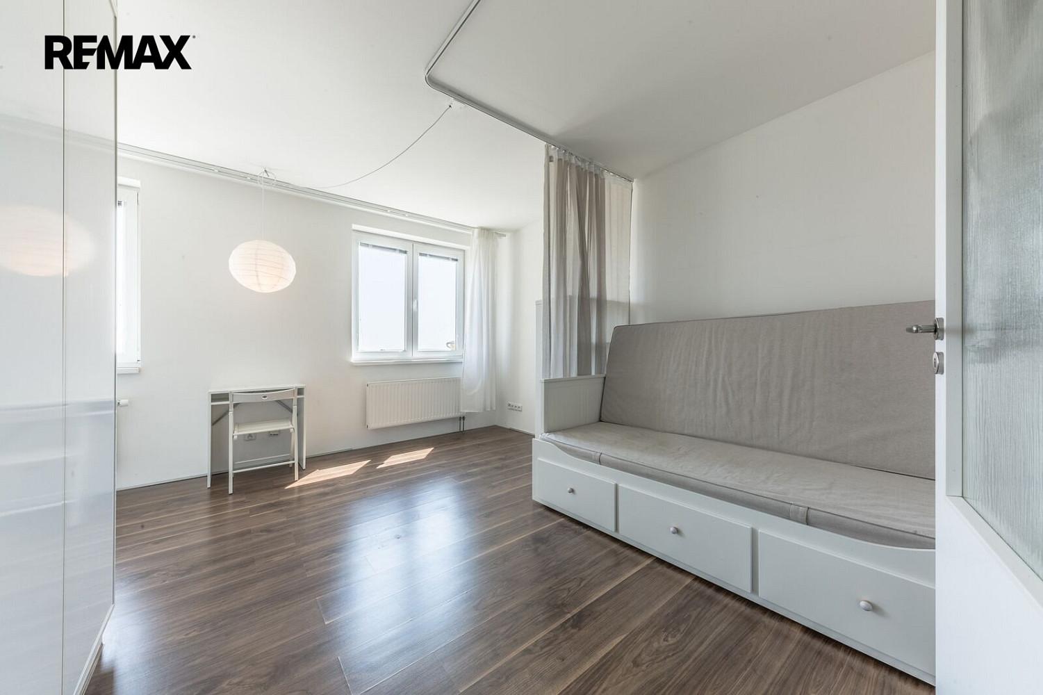 Pronájem bytu 1+kk 30 m² – fotografie 2