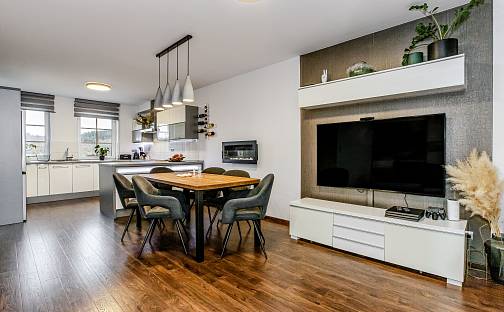 Pronájem domu 107 m² s pozemkem 150 m², Karla Čapka, Hluboká nad Vltavou, okres České Budějovice