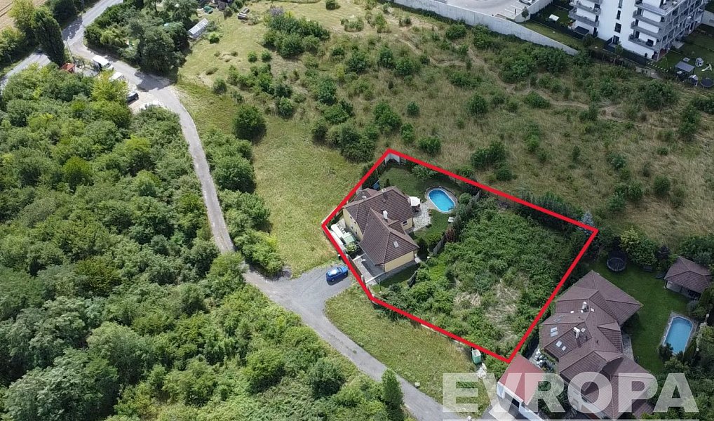 Prodej domu 231 m² s pozemkem 1 600 m², Statenice – náhled fotky 3