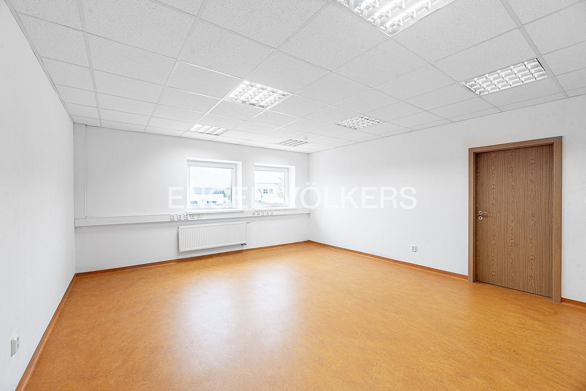 Pronájem kanceláře 123 m² – fotografie 3