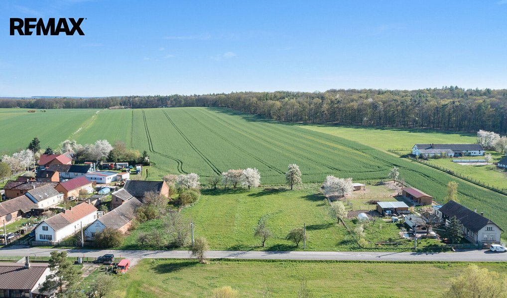 Prodej stavebního pozemku 863 m², Mžany – náhled fotky 3
